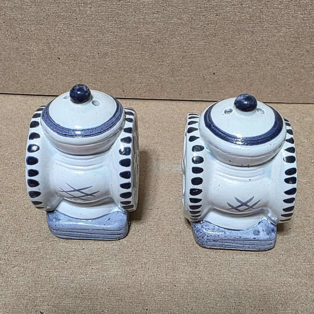 Vtg Coffee Grinder Salt And Pepper Shaker Set #152